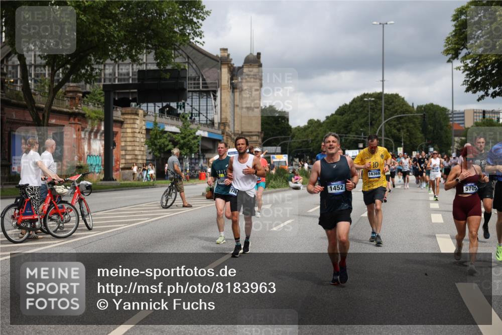 29.06.2025 - hella hamburg halbmarathon Yannick Fuchs http://msf.ph/oto/8183963 29.06.2025 10:43:26 20KM 1094, 1342, 1381, 1452, 1476, 2013, 2504, 2592, 2596, 2706, 2889, 2937, 3060, 4017, 4183, 4185, 4832, 4847, 4890, 5460, 5705, 6158, 7067, 7297, 8112, 8302, 8821, 9038, 9126, 9213, 9463, 9619, 9649, 9695, 9924, 10053, 10184, 10859, 10860, 11340, 11519, 11579, 11679, 11779, 11819, 11977, 12094, 12421, 12533, 12670, 13233, 13269, 13688, 14526, 15422, 15523, 15857, 15894, 16114, 16369, 16592, 16627, 16731, 17173, 17632, 18058, 18842, 18873, 18887 meine-sportfotos.de