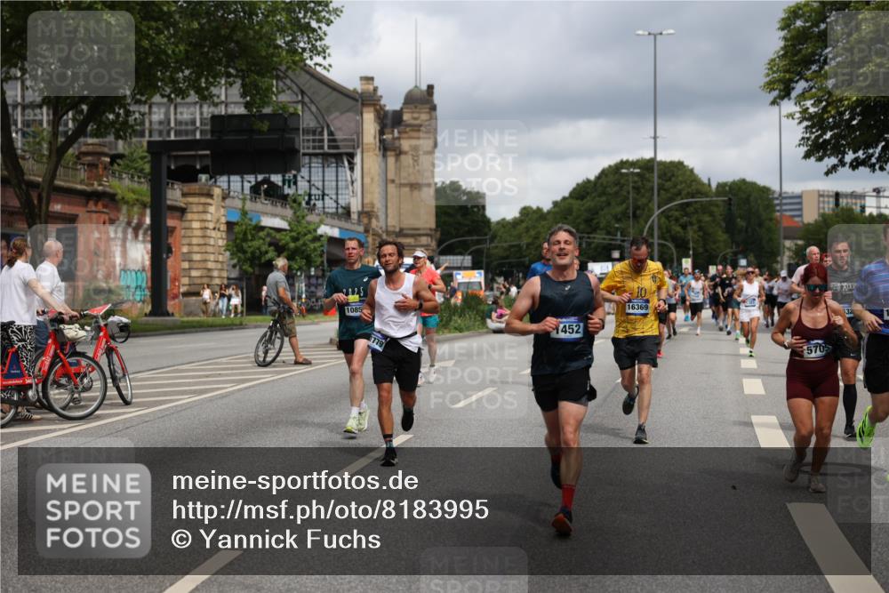 29.06.2025 - hella hamburg halbmarathon Yannick Fuchs http://msf.ph/oto/8183995 29.06.2025 10:43:27 20KM 1094, 1342, 1381, 1452, 1476, 2013, 2504, 2592, 2596, 2706, 2889, 2937, 3060, 4017, 4183, 4185, 4832, 5460, 5705, 6158, 7067, 7297, 8112, 8302, 8821, 9038, 9126, 9213, 9463, 9619, 9649, 9695, 9924, 10053, 10184, 10859, 10860, 11340, 11519, 11579, 11679, 11779, 11819, 11977, 12094, 12421, 12533, 12670, 13233, 13269, 13688, 14526, 15422, 15523, 15857, 15894, 16114, 16369, 16592, 16627, 16653, 16731, 16891, 17173, 17632, 18058, 18842, 18873 meine-sportfotos.de