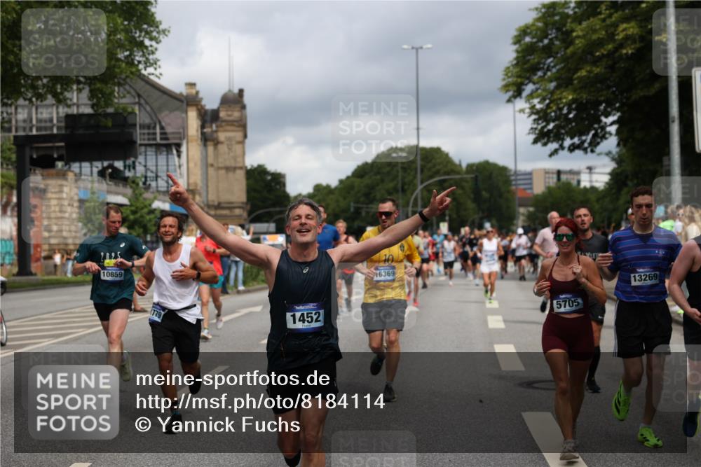 29.06.2025 - hella hamburg halbmarathon Yannick Fuchs http://msf.ph/oto/8184114 29.06.2025 10:43:27 20KM 1094, 1342, 1381, 1452, 1476, 2013, 2504, 2592, 2596, 2706, 2889, 2937, 3060, 4017, 4183, 4185, 4832, 5460, 5705, 6158, 7067, 7297, 8112, 8302, 8821, 9038, 9126, 9213, 9463, 9619, 9649, 9695, 9924, 10053, 10184, 10859, 10860, 11340, 11519, 11579, 11679, 11779, 11819, 11977, 12094, 12421, 12533, 12670, 13233, 13269, 13688, 14526, 15422, 15523, 15857, 15894, 16114, 16369, 16592, 16627, 16653, 16731, 16891, 17173, 17632, 18058, 18842, 18873 meine-sportfotos.de