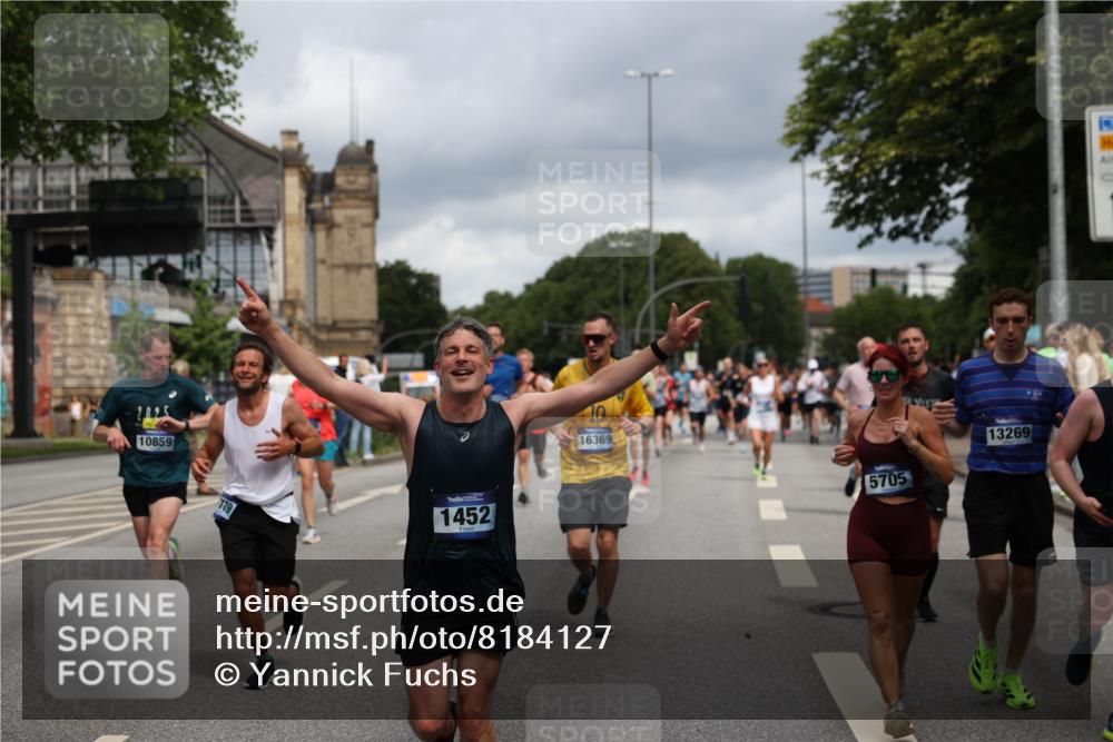 29.06.2025 - hella hamburg halbmarathon Yannick Fuchs http://msf.ph/oto/8184127 29.06.2025 10:43:27 20KM 1094, 1342, 1381, 1452, 1476, 2013, 2504, 2592, 2596, 2706, 2889, 2937, 3060, 4017, 4183, 4185, 4832, 5460, 5705, 6158, 7067, 7297, 8112, 8302, 8821, 9038, 9126, 9213, 9463, 9619, 9649, 9695, 9924, 10053, 10184, 10859, 10860, 11340, 11519, 11579, 11679, 11779, 11819, 11977, 12094, 12421, 12533, 12670, 13233, 13269, 13688, 14526, 15422, 15523, 15857, 15894, 16114, 16369, 16592, 16627, 16653, 16731, 16891, 17173, 17632, 18058, 18842, 18873 meine-sportfotos.de