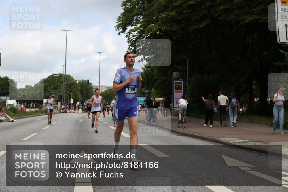 29.06.2025 - hella hamburg halbmarathon Yannick Fuchs http://msf.ph/oto/8184166 29.06.2025 10:29:04 20KM 1080, 2228, 2879, 3005, 5550, 6305, 7534, 7884, 7901, 9376, 9519, 11019, 11202, 11230, 11661, 13771, 14448, 14549, 15500, 15902, 16148, 16243, 16417, 17751, 17877, 18026, 18837 meine-sportfotos.de