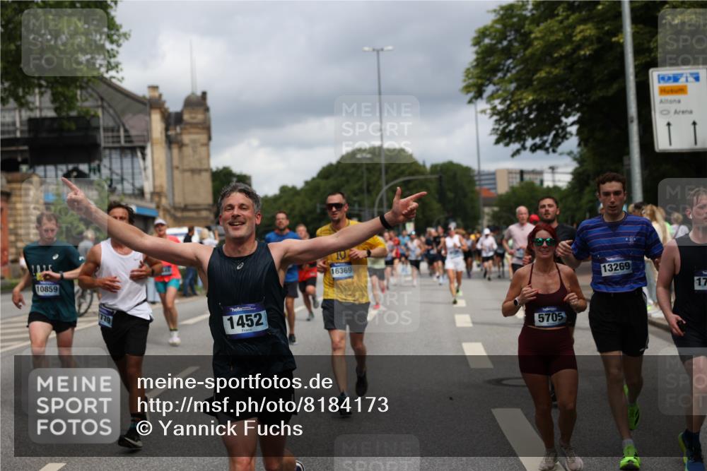 29.06.2025 - hella hamburg halbmarathon Yannick Fuchs http://msf.ph/oto/8184173 29.06.2025 10:43:28 20KM 1094, 1342, 1381, 1452, 1476, 2013, 2504, 2592, 2596, 2706, 2889, 2937, 3060, 4017, 4183, 4185, 4832, 5460, 5705, 6158, 7067, 7297, 8112, 8302, 8821, 9038, 9126, 9213, 9463, 9619, 9649, 9695, 9924, 10053, 10184, 10859, 10860, 11340, 11519, 11579, 11679, 11779, 11819, 11977, 12094, 12421, 12533, 12670, 13233, 13269, 13688, 14526, 15422, 15523, 15857, 15894, 16114, 16369, 16627, 16653, 16731, 16891, 17173, 17632, 17753, 18058, 18842, 18873 meine-sportfotos.de