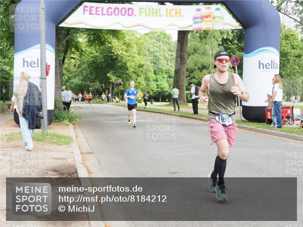 29.06.2025 - hella hamburg halbmarathon MichiJ http://msf.ph/oto/8184212 29.06.2025 10:18:05 Zwischen KM18-KM19 1953 meine-sportfotos.de