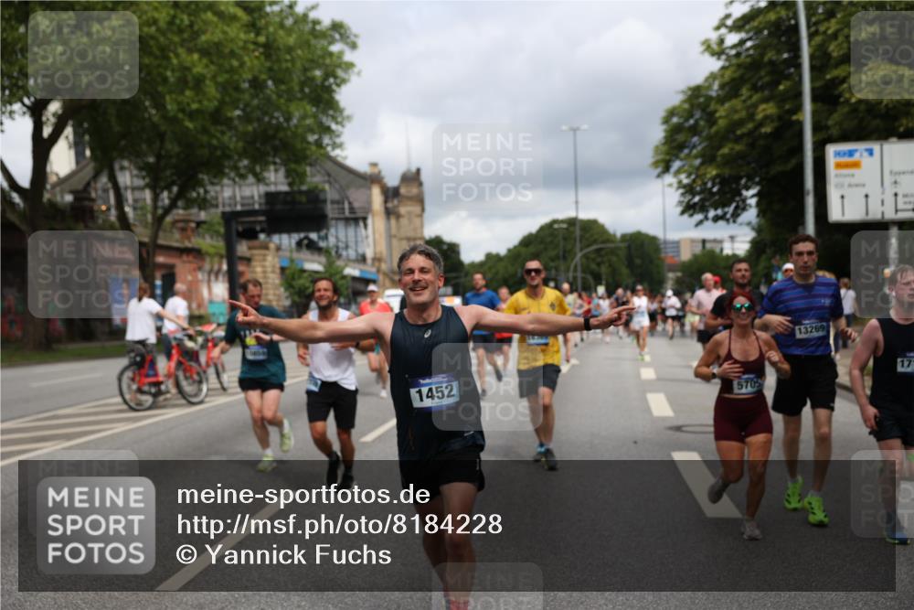 29.06.2025 - hella hamburg halbmarathon Yannick Fuchs http://msf.ph/oto/8184228 29.06.2025 10:43:28 20KM 1094, 1342, 1381, 1452, 1476, 2013, 2504, 2592, 2596, 2706, 2889, 2937, 3060, 4017, 4183, 4185, 4832, 5460, 5705, 6158, 7067, 7297, 8112, 8302, 8821, 9038, 9126, 9213, 9463, 9619, 9649, 9695, 9924, 10053, 10184, 10859, 10860, 11340, 11519, 11579, 11679, 11779, 11819, 11977, 12094, 12421, 12533, 12670, 13233, 13269, 13688, 14526, 15422, 15523, 15857, 15894, 16114, 16369, 16627, 16653, 16731, 16891, 17173, 17632, 17753, 18058, 18842, 18873 meine-sportfotos.de