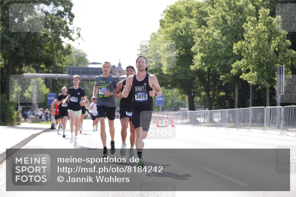29.06.2025 - hella hamburg halbmarathon Jannik Wohlers http://msf.ph/oto/8184242 29.06.2025 09:43:10 Lombardsbrücke 2075, 2180, 6090, 7380, 8318, 13941, 15023, 17893 meine-sportfotos.de