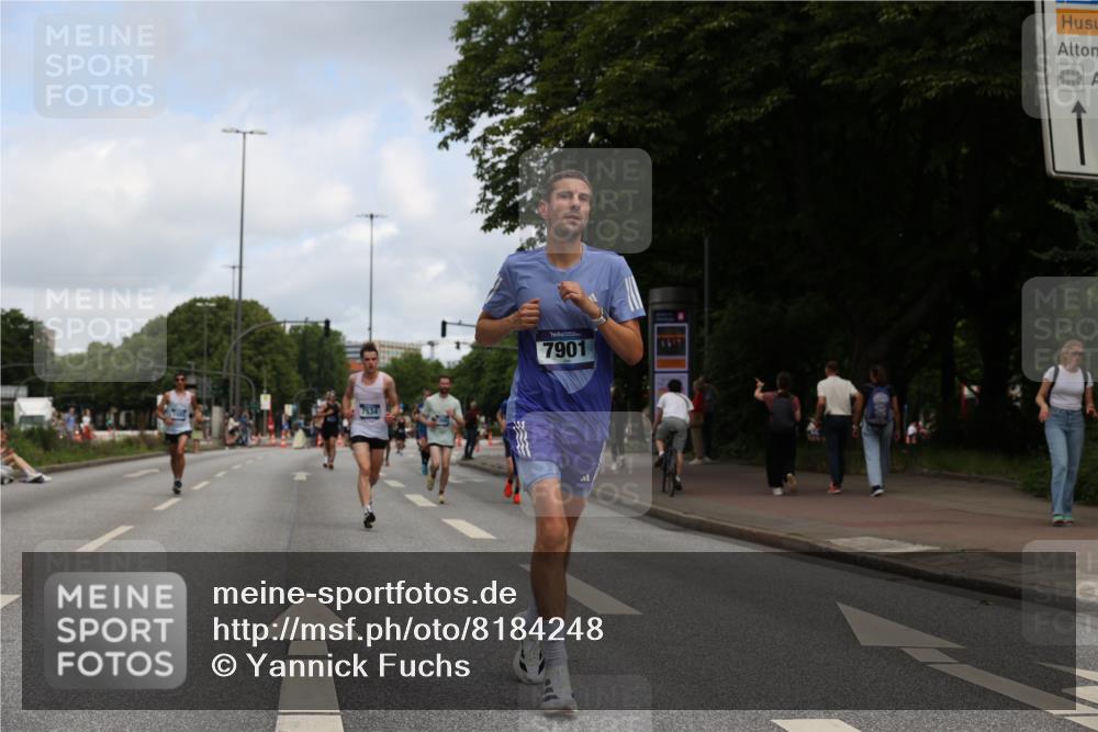 29.06.2025 - hella hamburg halbmarathon Yannick Fuchs http://msf.ph/oto/8184248 29.06.2025 10:29:04 20KM 1080, 2228, 2879, 3005, 5550, 6305, 7534, 7884, 7901, 9376, 9519, 11019, 11202, 11230, 11661, 13771, 14448, 14549, 15500, 15902, 16148, 16243, 16417, 17751, 17877, 18026, 18837 meine-sportfotos.de