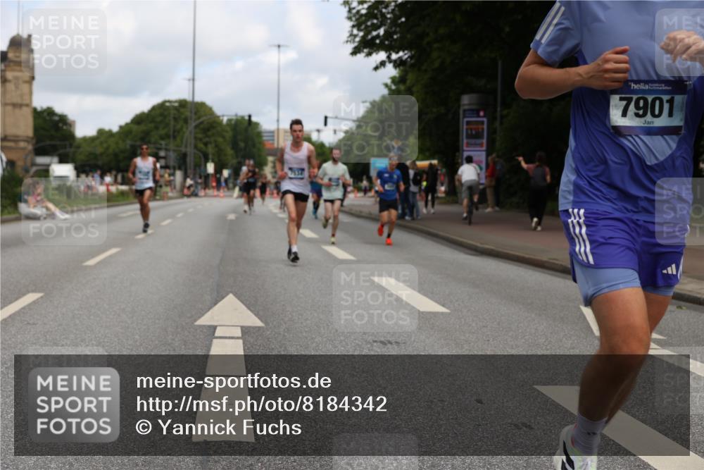 29.06.2025 - hella hamburg halbmarathon Yannick Fuchs http://msf.ph/oto/8184342 29.06.2025 10:29:05 20KM 1080, 2228, 2879, 3005, 5550, 6305, 7534, 7884, 7901, 9376, 9519, 11019, 11202, 11230, 11661, 13771, 14448, 14549, 15500, 15902, 16148, 16417, 17751, 17877, 18026, 18837 meine-sportfotos.de