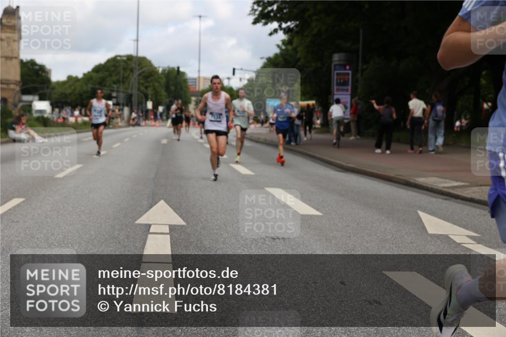 29.06.2025 - hella hamburg halbmarathon Yannick Fuchs http://msf.ph/oto/8184381 29.06.2025 10:29:05 20KM 1080, 2228, 2879, 3005, 5550, 6305, 7534, 7884, 7901, 9376, 9519, 11019, 11202, 11230, 11661, 13771, 14448, 14549, 15500, 15902, 16148, 16417, 17751, 17877, 18026, 18837 meine-sportfotos.de