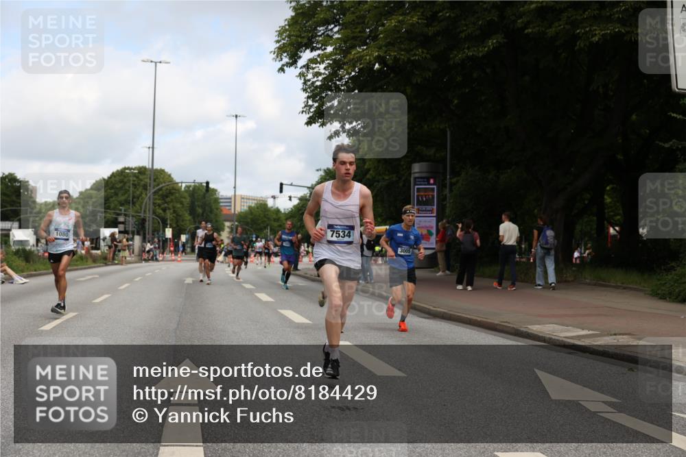 29.06.2025 - hella hamburg halbmarathon Yannick Fuchs http://msf.ph/oto/8184429 29.06.2025 10:29:06 20KM 1080, 2228, 2879, 3005, 5550, 6305, 7534, 7884, 7901, 9376, 9519, 11019, 11202, 11230, 11661, 13771, 14448, 14549, 15500, 15902, 16148, 16417, 17751, 17877, 18026, 18837 meine-sportfotos.de