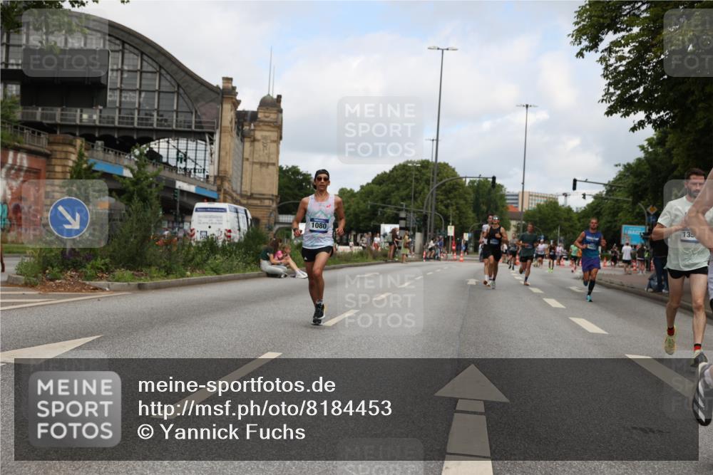 29.06.2025 - hella hamburg halbmarathon Yannick Fuchs http://msf.ph/oto/8184453 29.06.2025 10:29:07 20KM 1080, 2228, 2879, 3005, 5550, 6305, 7534, 7628, 7884, 7901, 9376, 9519, 11019, 11202, 11230, 11661, 13771, 14448, 14549, 15500, 15902, 16417, 17751, 17877, 18026, 18837 meine-sportfotos.de