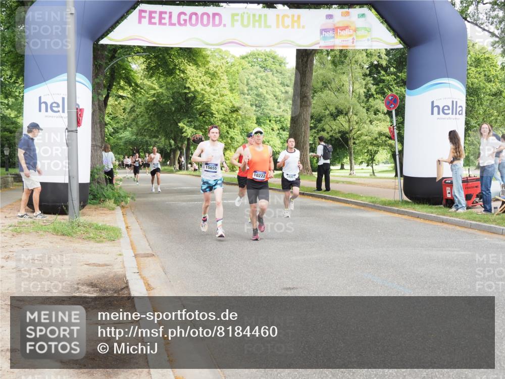 29.06.2025 - hella hamburg halbmarathon MichiJ http://msf.ph/oto/8184460 29.06.2025 10:18:19 Zwischen KM18-KM19 10222, 10351 meine-sportfotos.de