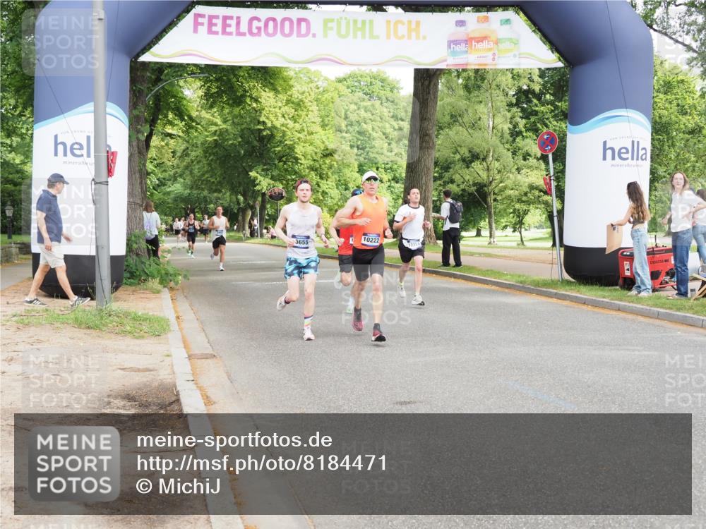 29.06.2025 - hella hamburg halbmarathon MichiJ http://msf.ph/oto/8184471 29.06.2025 10:18:19 Zwischen KM18-KM19 10222, 10351 meine-sportfotos.de