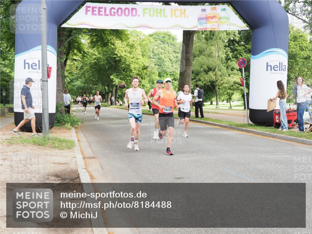 29.06.2025 - hella hamburg halbmarathon MichiJ http://msf.ph/oto/8184488 29.06.2025 10:18:19 Zwischen KM18-KM19 10222, 10351 meine-sportfotos.de