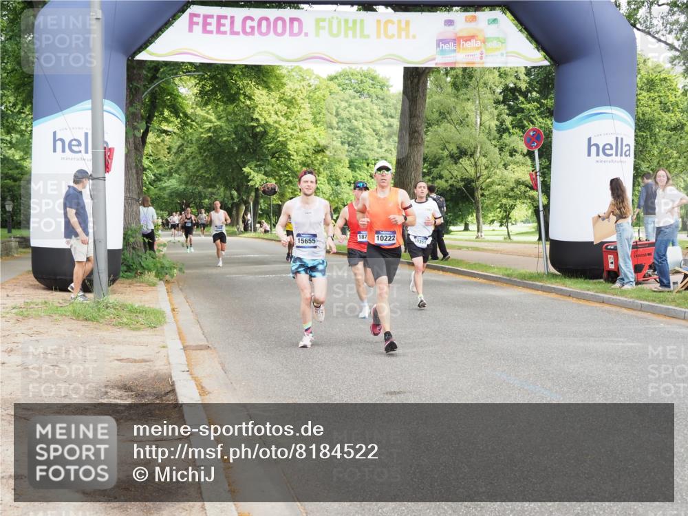 29.06.2025 - hella hamburg halbmarathon MichiJ http://msf.ph/oto/8184522 29.06.2025 10:18:19 Zwischen KM18-KM19 10222, 10351 meine-sportfotos.de