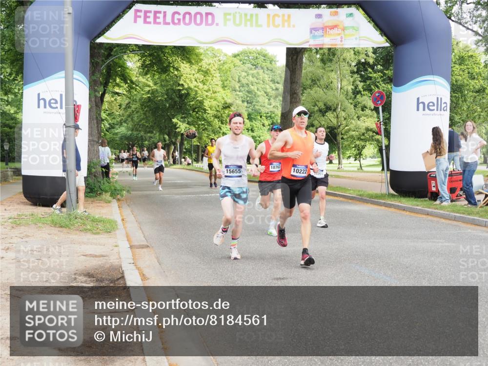 29.06.2025 - hella hamburg halbmarathon MichiJ http://msf.ph/oto/8184561 29.06.2025 10:18:19 Zwischen KM18-KM19 10222, 10351 meine-sportfotos.de
