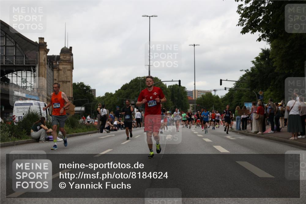 29.06.2025 - hella hamburg halbmarathon Yannick Fuchs http://msf.ph/oto/8184624 29.06.2025 11:01:33 20KM 2963, 2964, 3071, 3112, 4293, 4494, 4950, 5431, 5670, 5869, 6059, 6714, 8256, 8263, 8279, 8909, 8971, 9173, 9559, 10196, 10213, 10389, 10834, 11416, 11755, 12790, 14987, 16546, 16847, 17784, 17880, 18015, 18231, 18236, 18239 meine-sportfotos.de