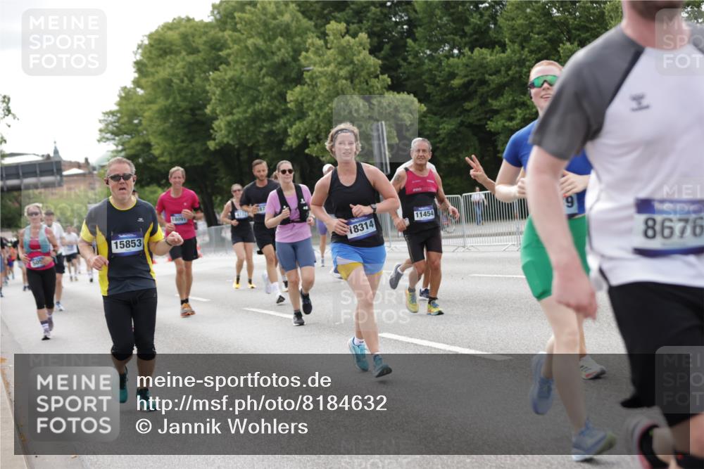 29.06.2025 - hella hamburg halbmarathon Jannik Wohlers http://msf.ph/oto/8184632 29.06.2025 10:23:25 Lombardsbrücke 1304, 1545, 2125, 2489, 4122, 4646, 4990, 5055, 5160, 5358, 5661, 6747, 8031, 8141, 8149, 8181, 8502, 8676, 8717, 9217, 9603, 9715, 10649, 11044, 11300, 11415, 11454, 11793, 13149, 14521, 15739, 15853, 16331, 17385, 17513, 18091, 18314, 18745, 18998, 19017 meine-sportfotos.de