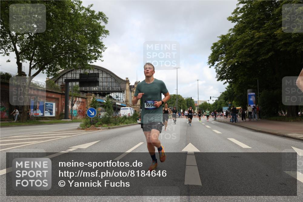 29.06.2025 - hella hamburg halbmarathon Yannick Fuchs http://msf.ph/oto/8184646 29.06.2025 10:29:14 20KM 1002, 1080, 3005, 4477, 5048, 5152, 5550, 6169, 6878, 7534, 7628, 7884, 7901, 9519, 9686, 11202, 11230, 11661, 15902, 16417, 17014, 18026, 18837 meine-sportfotos.de