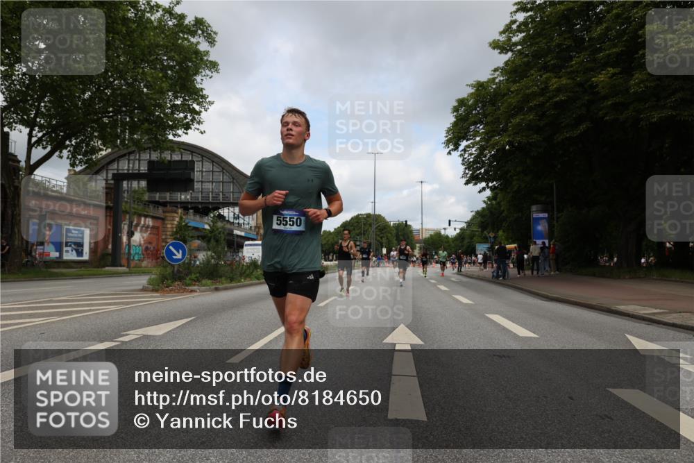 29.06.2025 - hella hamburg halbmarathon Yannick Fuchs http://msf.ph/oto/8184650 29.06.2025 10:29:14 20KM 1002, 1080, 3005, 4477, 5048, 5152, 5550, 6169, 6878, 7534, 7628, 7884, 7901, 9519, 9686, 11202, 11230, 11661, 15902, 16417, 17014, 18026, 18837 meine-sportfotos.de