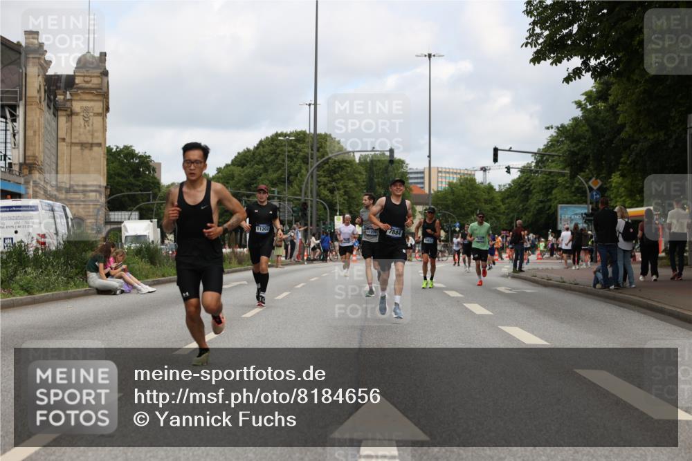 29.06.2025 - hella hamburg halbmarathon Yannick Fuchs http://msf.ph/oto/8184656 29.06.2025 10:29:15 20KM 1002, 1080, 3005, 4477, 5048, 5152, 5550, 6169, 6878, 7534, 7628, 7884, 9519, 9686, 11202, 11230, 11661, 15902, 16417, 17014, 18026, 18837 meine-sportfotos.de