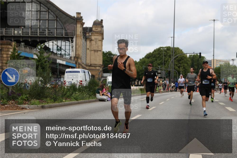 29.06.2025 - hella hamburg halbmarathon Yannick Fuchs http://msf.ph/oto/8184667 29.06.2025 10:29:16 20KM 1002, 1080, 3005, 4477, 5048, 5152, 5550, 6169, 6878, 7534, 7628, 7884, 9519, 9686, 11202, 11230, 11661, 14069, 15902, 16417, 17014, 18026, 18837 meine-sportfotos.de