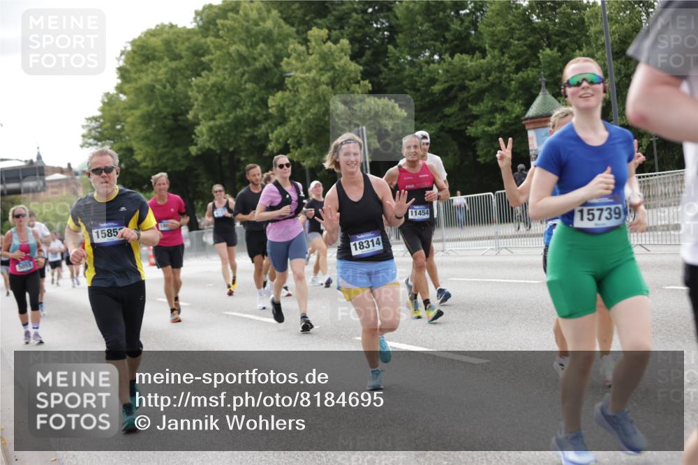 29.06.2025 - hella hamburg halbmarathon Jannik Wohlers http://msf.ph/oto/8184695 29.06.2025 10:23:25 Lombardsbrücke 1304, 1545, 2125, 2489, 4122, 4646, 4990, 5055, 5160, 5358, 5661, 6747, 8031, 8141, 8149, 8181, 8502, 8676, 8717, 9217, 9603, 9715, 10649, 11044, 11300, 11415, 11454, 11793, 13149, 14521, 15739, 15853, 16331, 17385, 17513, 18091, 18314, 18745, 18998, 19017 meine-sportfotos.de