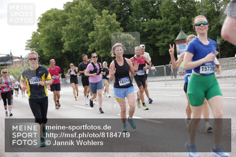 29.06.2025 - hella hamburg halbmarathon Jannik Wohlers http://msf.ph/oto/8184719 29.06.2025 10:23:25 Lombardsbrücke 1304, 1545, 2125, 2489, 4122, 4646, 4990, 5055, 5160, 5358, 5661, 6747, 8031, 8141, 8149, 8181, 8502, 8676, 8717, 9217, 9603, 9715, 10649, 11044, 11300, 11415, 11454, 11793, 13149, 14521, 15739, 15853, 16331, 17385, 17513, 18091, 18314, 18745, 18998, 19017 meine-sportfotos.de