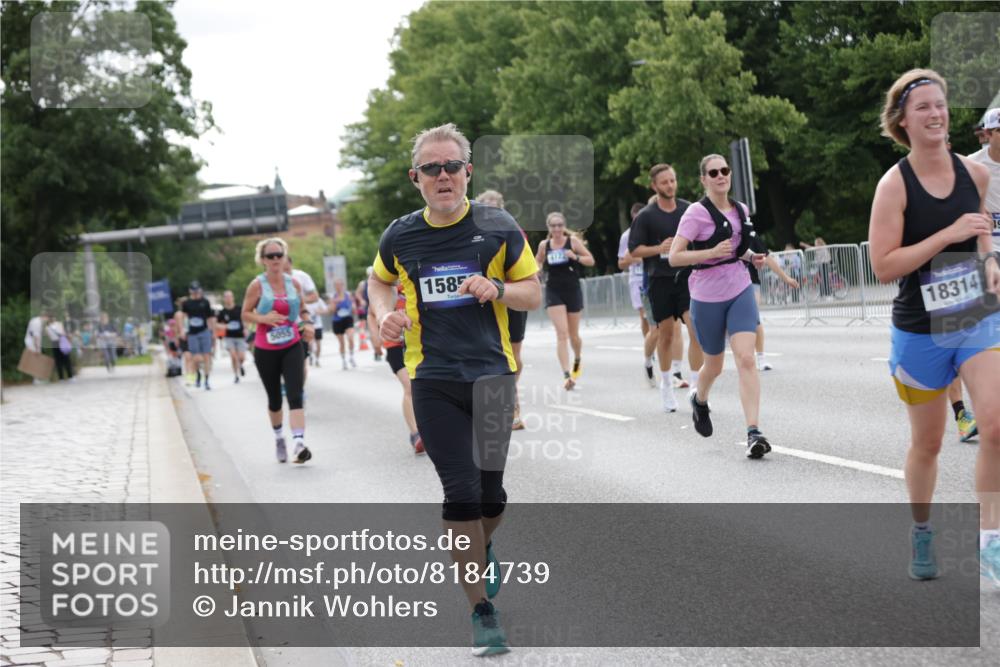 29.06.2025 - hella hamburg halbmarathon Jannik Wohlers http://msf.ph/oto/8184739 29.06.2025 10:23:26 Lombardsbrücke 1444, 1545, 2125, 2489, 4122, 4646, 4990, 5055, 5160, 5358, 5661, 6747, 8031, 8141, 8149, 8181, 8502, 8676, 8717, 9217, 9603, 9715, 10649, 11044, 11415, 11454, 11793, 13149, 14521, 15739, 15853, 16331, 17385, 17513, 18091, 18314, 18745, 18998, 19017 meine-sportfotos.de