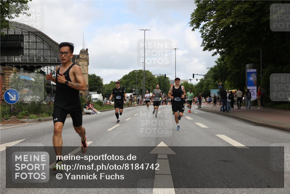29.06.2025 - hella hamburg halbmarathon Yannick Fuchs http://msf.ph/oto/8184742 29.06.2025 10:29:16 20KM 1002, 1080, 3005, 4477, 5048, 5152, 5550, 6169, 6878, 7534, 7628, 7884, 9519, 9686, 11202, 11230, 11661, 14069, 15902, 16417, 17014, 18026, 18837 meine-sportfotos.de