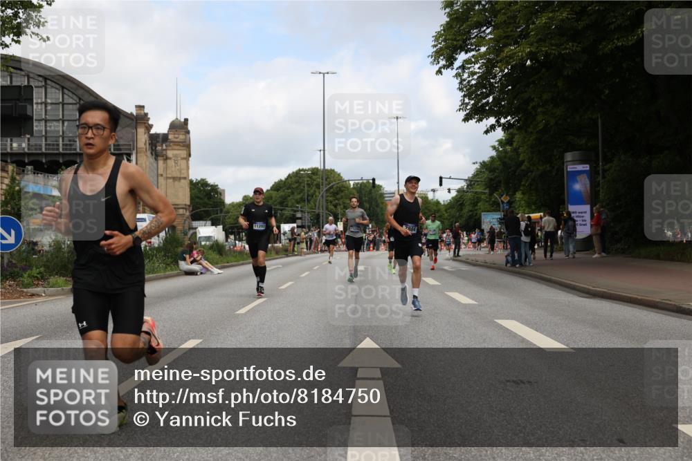 29.06.2025 - hella hamburg halbmarathon Yannick Fuchs http://msf.ph/oto/8184750 29.06.2025 10:29:16 20KM 1002, 1080, 3005, 4477, 5048, 5152, 5550, 6169, 6878, 7534, 7628, 7884, 9519, 9686, 11202, 11230, 11661, 14069, 15902, 16417, 17014, 18026, 18837 meine-sportfotos.de