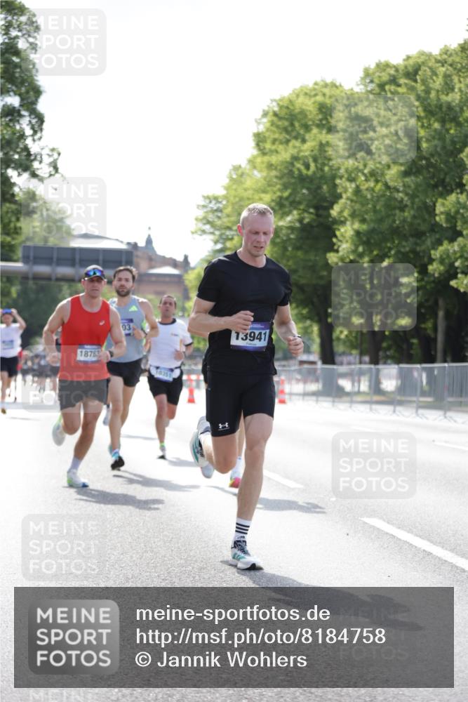 29.06.2025 - hella hamburg halbmarathon Jannik Wohlers http://msf.ph/oto/8184758 29.06.2025 09:43:14 Lombardsbrücke 2075, 2180, 2203, 7380, 8318, 9804, 10351, 13941, 15023, 15136, 17893, 18763 meine-sportfotos.de