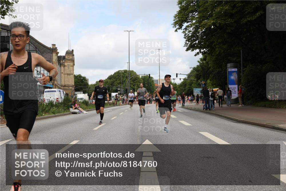 29.06.2025 - hella hamburg halbmarathon Yannick Fuchs http://msf.ph/oto/8184760 29.06.2025 10:29:17 20KM 1002, 1080, 3005, 4477, 5048, 5152, 5550, 6169, 6878, 7534, 7628, 7884, 9519, 9686, 11202, 11230, 11661, 14069, 14388, 15902, 16417, 17014, 18026, 18837 meine-sportfotos.de
