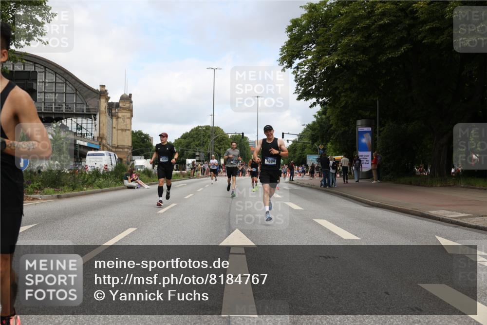 29.06.2025 - hella hamburg halbmarathon Yannick Fuchs http://msf.ph/oto/8184767 29.06.2025 10:29:17 20KM 1002, 1080, 3005, 4477, 5048, 5152, 5550, 6169, 6878, 7534, 7628, 7884, 9519, 9686, 11202, 11230, 11661, 14069, 14388, 15902, 16417, 17014, 18026, 18837 meine-sportfotos.de
