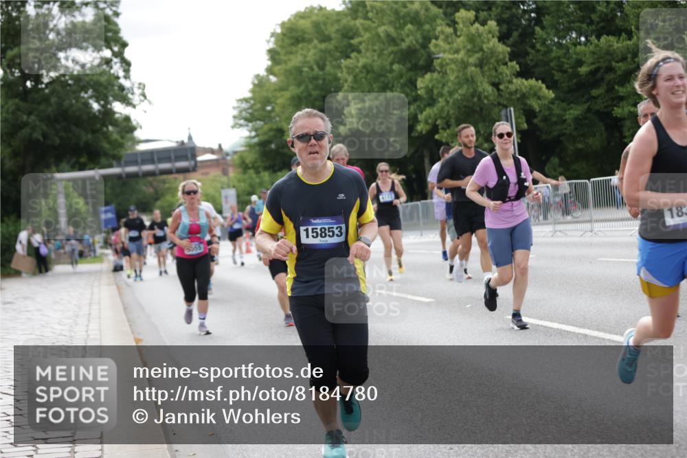 29.06.2025 - hella hamburg halbmarathon Jannik Wohlers http://msf.ph/oto/8184780 29.06.2025 10:23:26 Lombardsbrücke 1444, 1545, 2125, 2489, 4122, 4646, 4990, 5055, 5160, 5358, 5661, 6747, 8031, 8141, 8149, 8181, 8502, 8676, 8717, 9217, 9603, 9715, 10649, 11044, 11415, 11454, 11793, 13149, 14521, 15739, 15853, 16331, 17385, 17513, 18091, 18314, 18745, 18998, 19017 meine-sportfotos.de