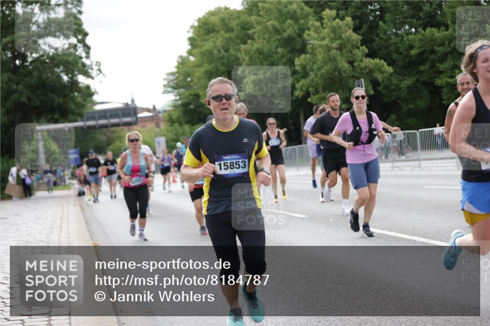 29.06.2025 - hella hamburg halbmarathon Jannik Wohlers http://msf.ph/oto/8184787 29.06.2025 10:23:26 Lombardsbrücke 1444, 1545, 2125, 2489, 4122, 4646, 4990, 5055, 5160, 5358, 5661, 6747, 8031, 8141, 8149, 8181, 8502, 8676, 8717, 9217, 9603, 9715, 10649, 11044, 11415, 11454, 11793, 13149, 14521, 15739, 15853, 16331, 17385, 17513, 18091, 18314, 18745, 18998, 19017 meine-sportfotos.de