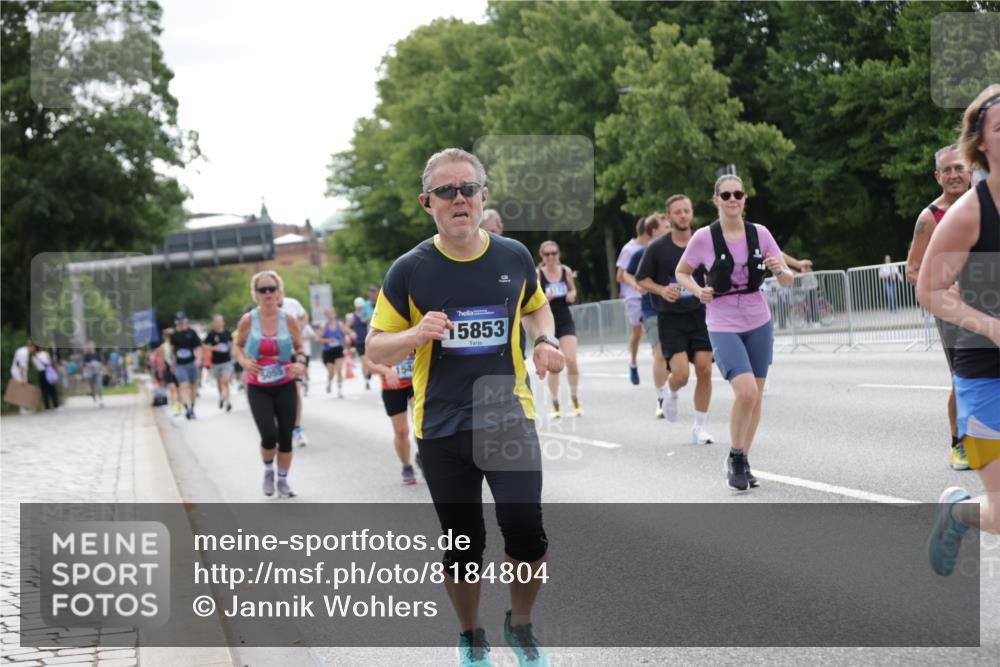 29.06.2025 - hella hamburg halbmarathon Jannik Wohlers http://msf.ph/oto/8184804 29.06.2025 10:23:26 Lombardsbrücke 1444, 1545, 2125, 2489, 4122, 4646, 4990, 5055, 5160, 5358, 5661, 6747, 8031, 8141, 8149, 8181, 8502, 8676, 8717, 9217, 9603, 9715, 10649, 11044, 11415, 11454, 11793, 13149, 14521, 15739, 15853, 16331, 17385, 17513, 18091, 18314, 18745, 18998, 19017 meine-sportfotos.de