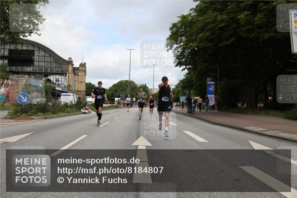 29.06.2025 - hella hamburg halbmarathon Yannick Fuchs http://msf.ph/oto/8184807 29.06.2025 10:29:17 20KM 1002, 1080, 3005, 4477, 5048, 5152, 5550, 6169, 6878, 7534, 7628, 7884, 9519, 9686, 11202, 11230, 11661, 14069, 14388, 15902, 16417, 17014, 18026, 18837 meine-sportfotos.de