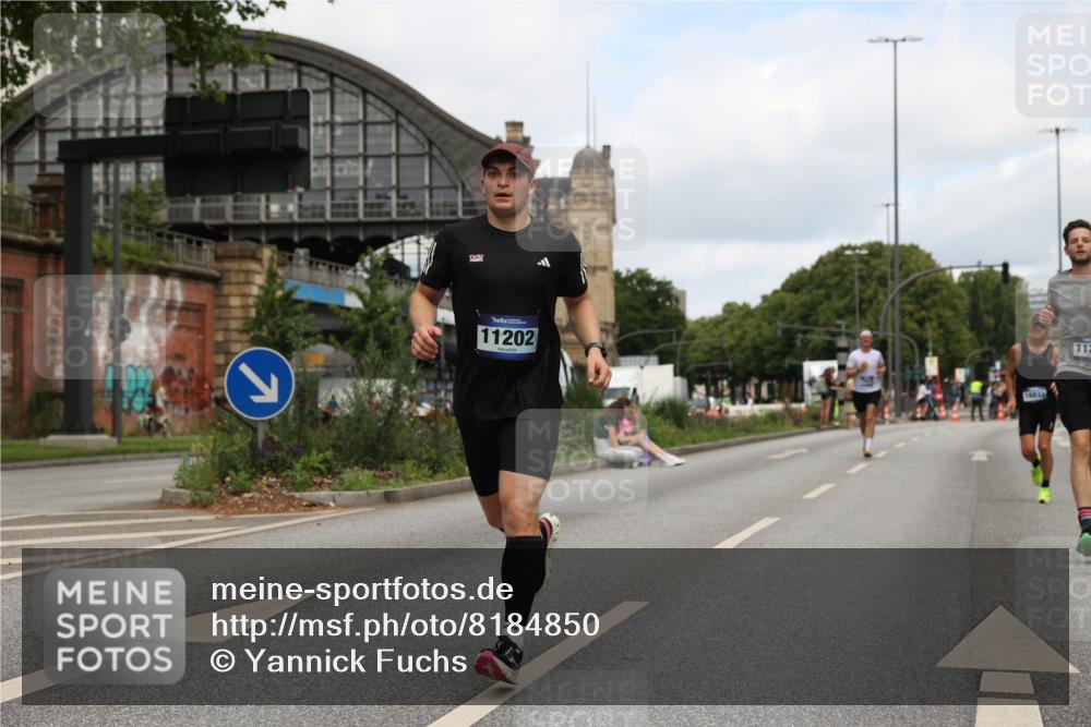 29.06.2025 - hella hamburg halbmarathon Yannick Fuchs http://msf.ph/oto/8184850 29.06.2025 10:29:19 20KM 1002, 4477, 5048, 5152, 5550, 6169, 6878, 7628, 7884, 8395, 9519, 9686, 11202, 11230, 11661, 14069, 14388, 15902, 16417, 17014, 18026, 18837 meine-sportfotos.de