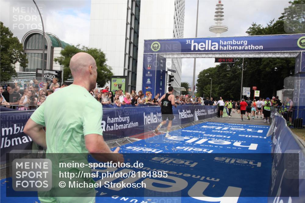 29.06.2025 - hella hamburg halbmarathon Michael Strokosch http://msf.ph/oto/8184895 29.06.2025 10:41:49 Ziel 1512, 1763, 9640, 10415, 11765, 14346, 15535, 15935 meine-sportfotos.de