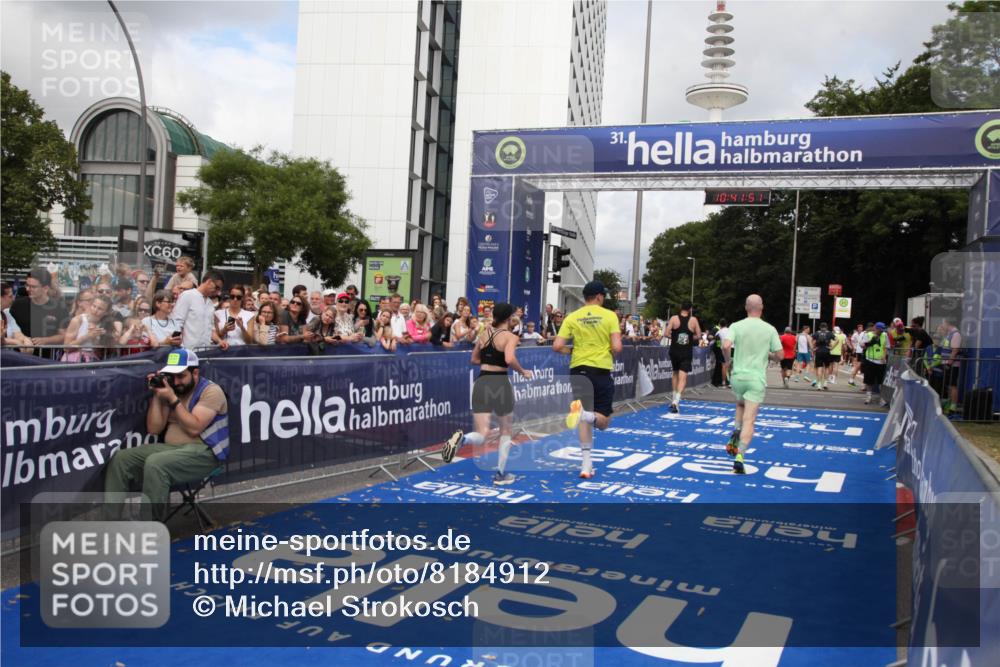 29.06.2025 - hella hamburg halbmarathon Michael Strokosch http://msf.ph/oto/8184912 29.06.2025 10:41:50 Ziel 1512, 1763, 10415, 11765, 14346, 15535, 15935 meine-sportfotos.de