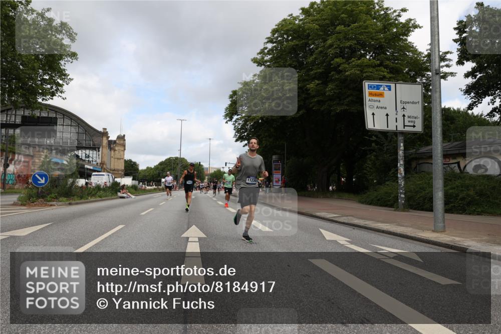 29.06.2025 - hella hamburg halbmarathon Yannick Fuchs http://msf.ph/oto/8184917 29.06.2025 10:29:20 20KM 1002, 4477, 5048, 5152, 5550, 6169, 6878, 7628, 7884, 8395, 9519, 9686, 11202, 11230, 11661, 14069, 14388, 15902, 16417, 17014, 18026, 18837 meine-sportfotos.de