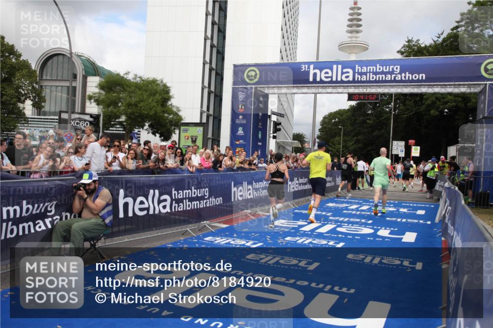 29.06.2025 - hella hamburg halbmarathon Michael Strokosch http://msf.ph/oto/8184920 29.06.2025 10:41:51 Ziel 1512, 1763, 7092, 10415, 11765, 14346, 15535, 15935 meine-sportfotos.de