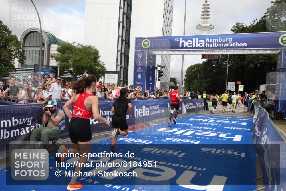 29.06.2025 - hella hamburg halbmarathon Michael Strokosch http://msf.ph/oto/8184951 29.06.2025 10:41:54 Ziel 1169, 1763, 7092, 10415, 11765, 14346, 15521, 15935 meine-sportfotos.de