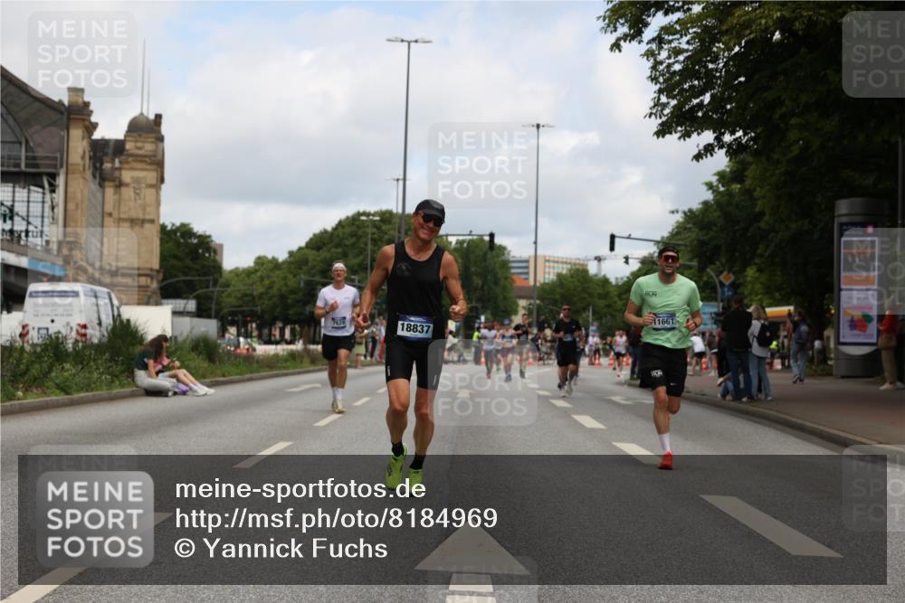 29.06.2025 - hella hamburg halbmarathon Yannick Fuchs http://msf.ph/oto/8184969 29.06.2025 10:29:21 20KM 1002, 4477, 5048, 5152, 5550, 6169, 6878, 7628, 7884, 8395, 9519, 9686, 11202, 11230, 11661, 14069, 14388, 15902, 16417, 17014, 18026, 18837 meine-sportfotos.de
