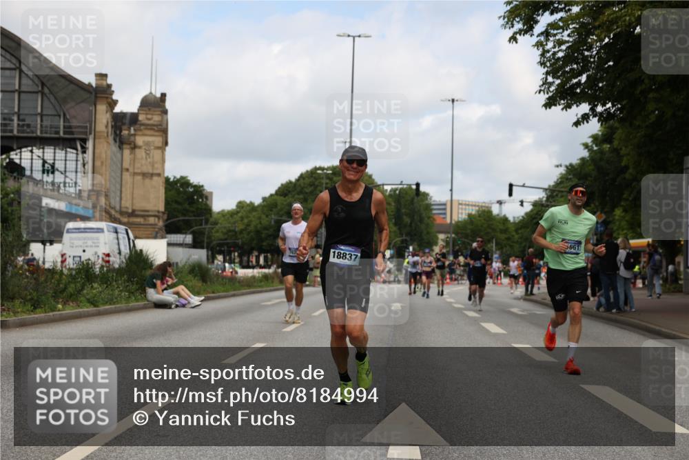 29.06.2025 - hella hamburg halbmarathon Yannick Fuchs http://msf.ph/oto/8184994 29.06.2025 10:29:21 20KM 1002, 4477, 5048, 5152, 5550, 6169, 6878, 7628, 7884, 8395, 9519, 9686, 11202, 11230, 11661, 14069, 14388, 15902, 16417, 17014, 18026, 18837 meine-sportfotos.de