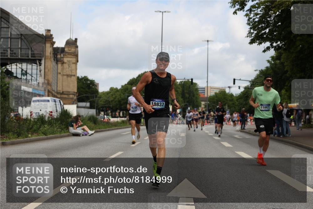 29.06.2025 - hella hamburg halbmarathon Yannick Fuchs http://msf.ph/oto/8184999 29.06.2025 10:29:21 20KM 1002, 4477, 5048, 5152, 5550, 6169, 6878, 7628, 7884, 8395, 9519, 9686, 11202, 11230, 11661, 14069, 14388, 15902, 16417, 17014, 18026, 18837 meine-sportfotos.de