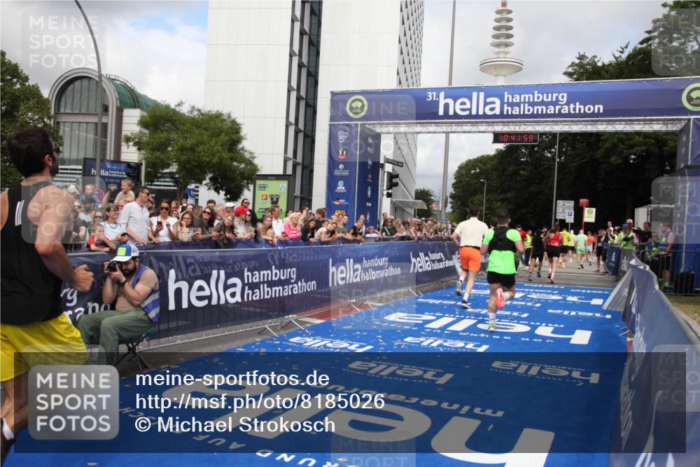 29.06.2025 - hella hamburg halbmarathon Michael Strokosch http://msf.ph/oto/8185026 29.06.2025 10:41:57 Ziel 1169, 7092, 10415, 11765, 15521, 15935, 16507 meine-sportfotos.de