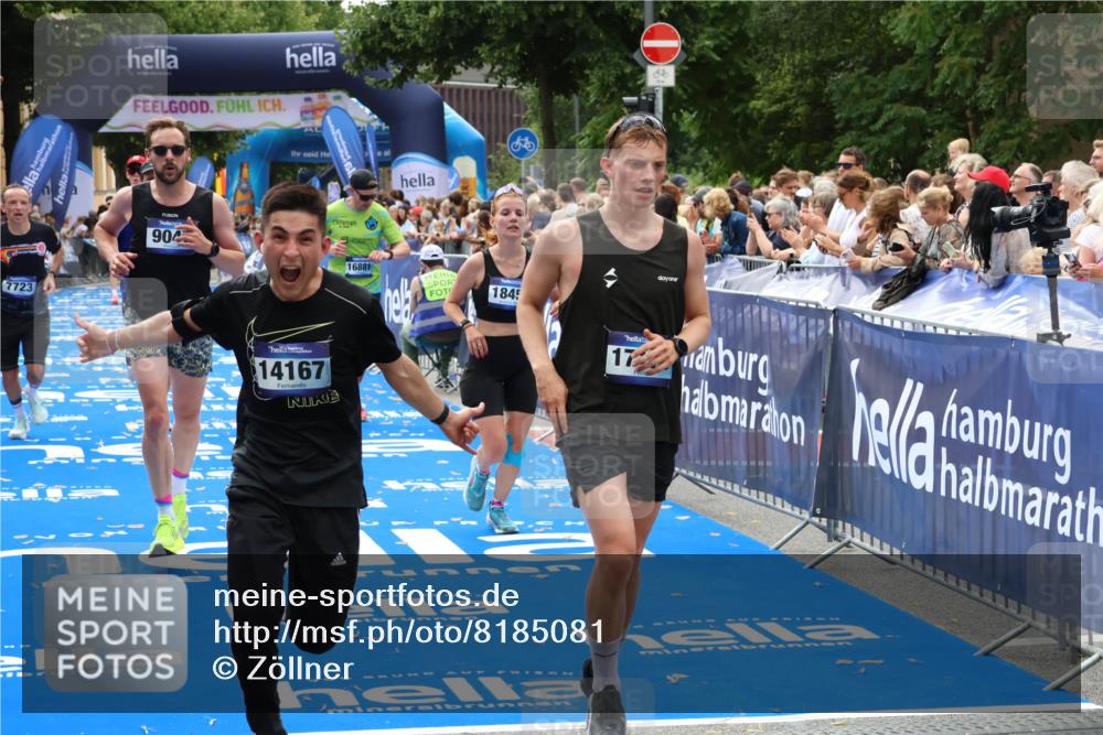 29.06.2025 - hella hamburg halbmarathon Zöllner http://msf.ph/oto/8185081 29.06.2025 10:33:22 Ziel 1959, 4679, 7723, 9047, 14167, 16881, 17175, 18455 meine-sportfotos.de