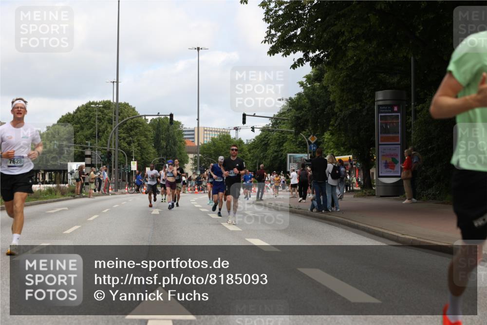 29.06.2025 - hella hamburg halbmarathon Yannick Fuchs http://msf.ph/oto/8185093 29.06.2025 10:29:23 20KM 1002, 4477, 5048, 5152, 5550, 6169, 6878, 7628, 7884, 8395, 8864, 9519, 9686, 11202, 11230, 11661, 14069, 14388, 15902, 16712, 17014, 18026, 18837 meine-sportfotos.de