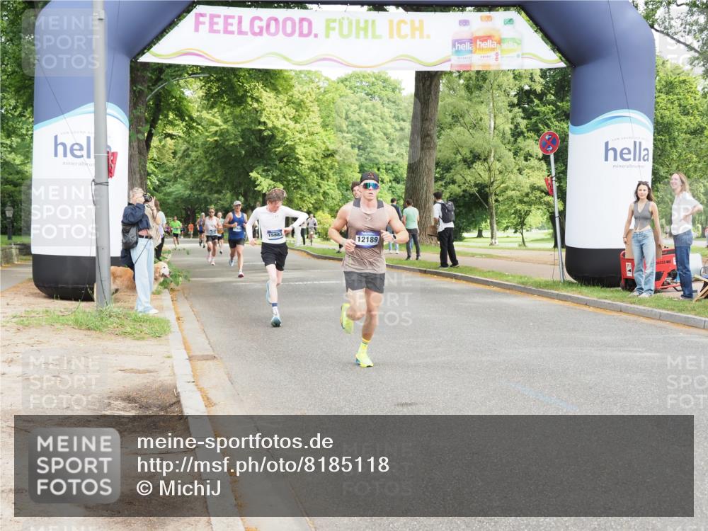 29.06.2025 - hella hamburg halbmarathon MichiJ http://msf.ph/oto/8185118 29.06.2025 10:18:31 Zwischen KM18-KM19 2075, 3968, 6090, 12189, 15883 meine-sportfotos.de